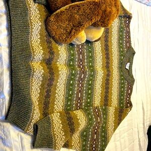 100% pure woolen sweater